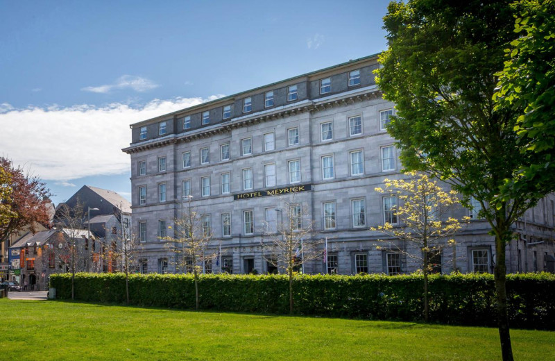 Exterior view of Hotel Meyrick.