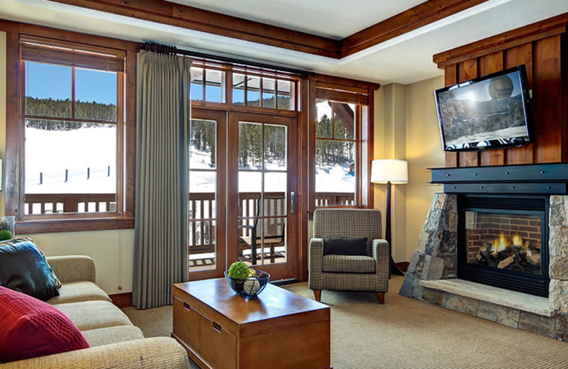 Guest living room at One Ski Hill Place.