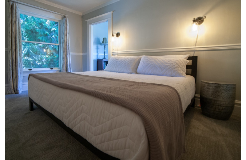 Guest bedroom at Inn At The Gorge.