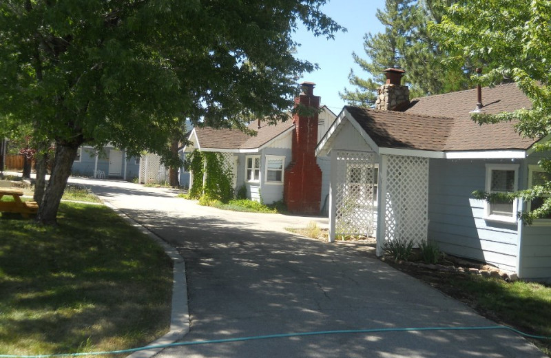 Exterior of cottages at Blue Horizon Lodge.