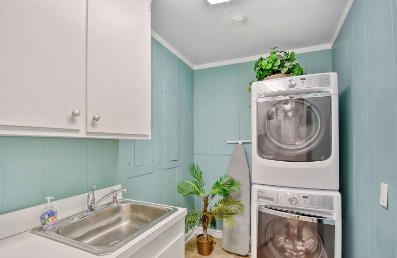 Laundry room at Real Escapes Properties - 154 Gould Street.