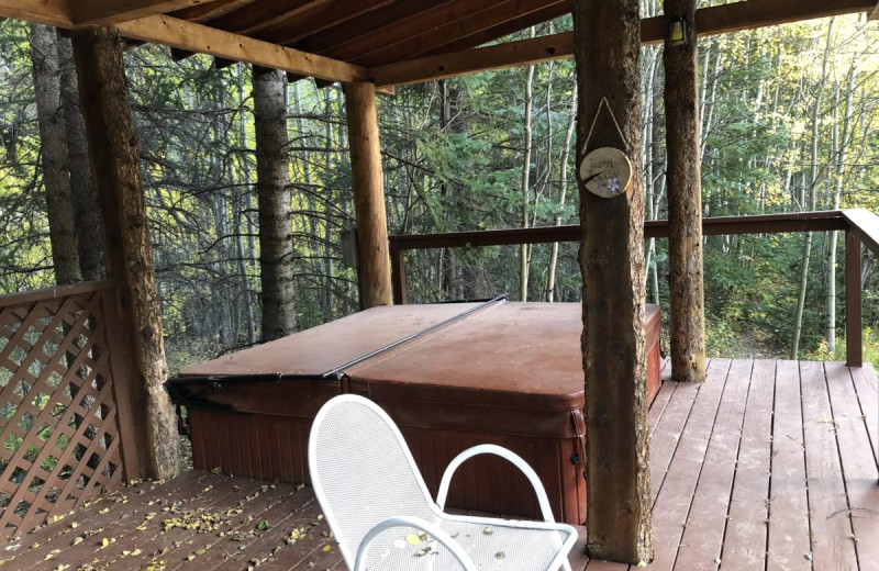 Hot tub at Tumbling River Ranch.