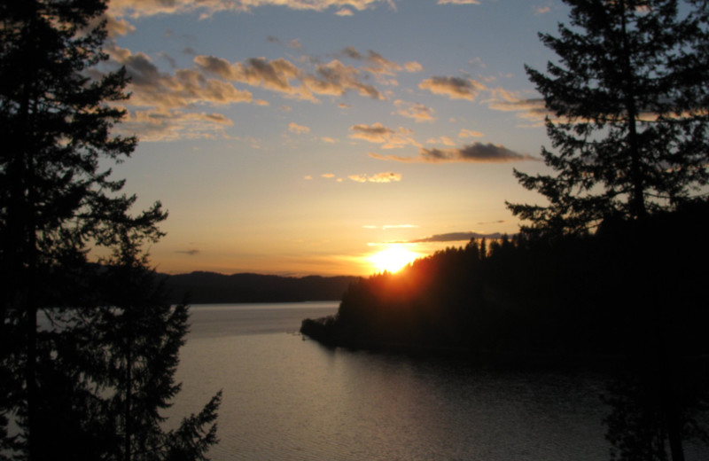 Sunset at Bennett Bay Inn.