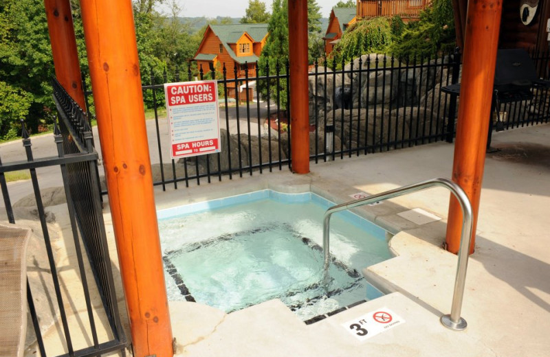 Big Bear Lodge hot tub at Cabin Fever Vacations.