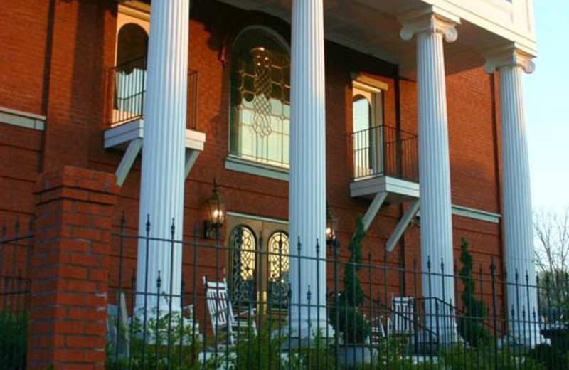 Front entrance to James Madison Inn.