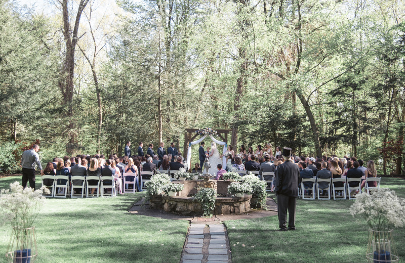 Weddings at Arrow Park Lake and Lodge.