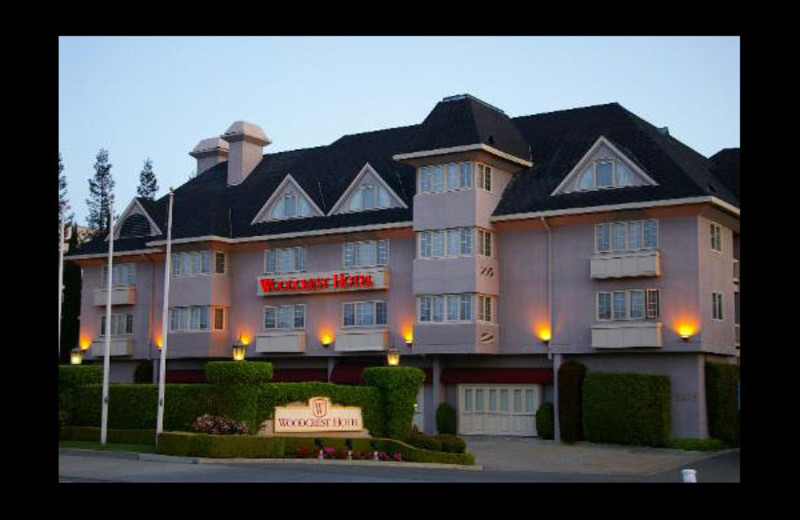 Exterior view of Woodcrest Hotel.