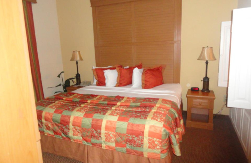 Guest room at Floridays Resort Orlando.