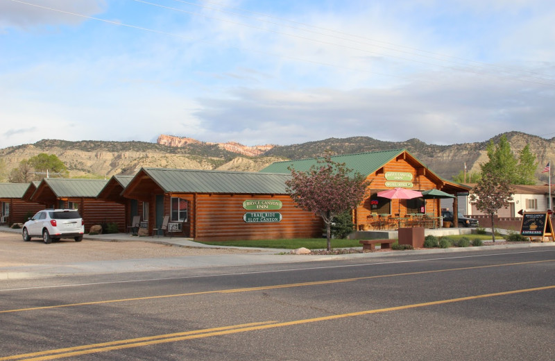 Exterior view of Bryce Canyon Inn.