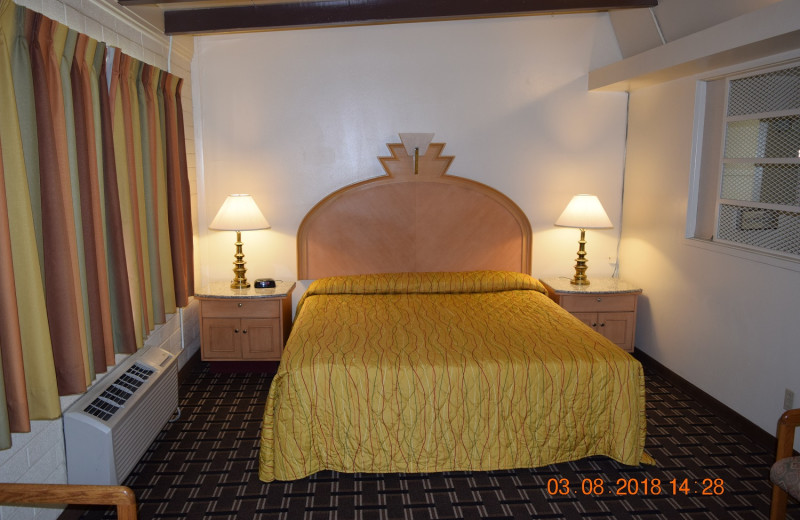 Guest room at Stanlunds Resort Inn and Suites.