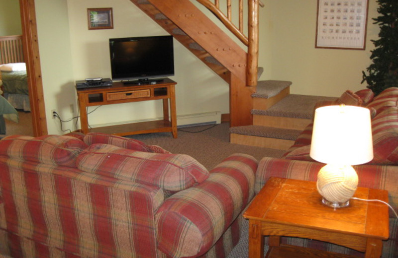 Guest living room at Glen Craft Marina and Resort.