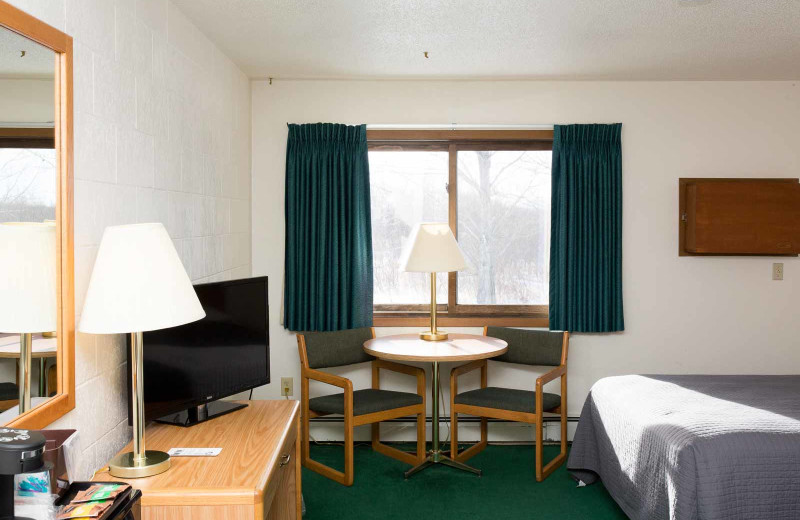 Guest room at River Bend's Resort & Walleye Inn.