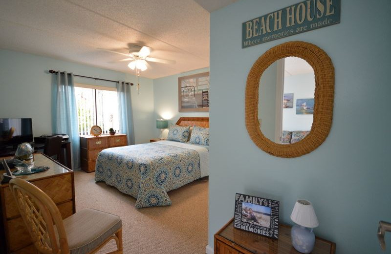 Guest bedroom at St. Augustine Ocean & Racquet Resort.
