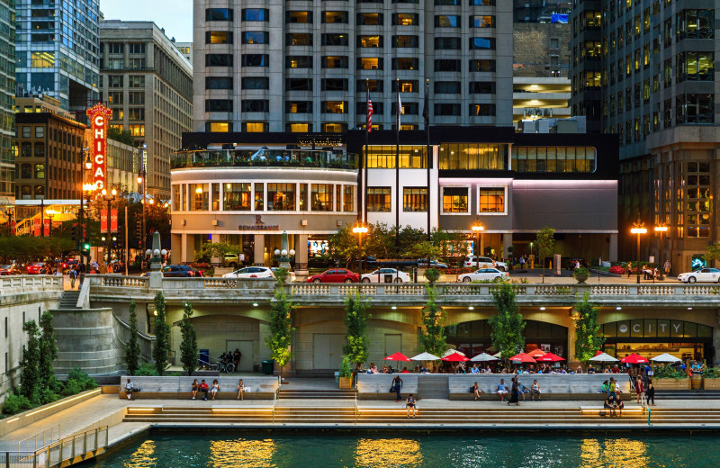 Exterior view of Renaissance Chicago Hotel.