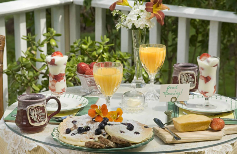 Breakfast at Wicher Garden Bed 