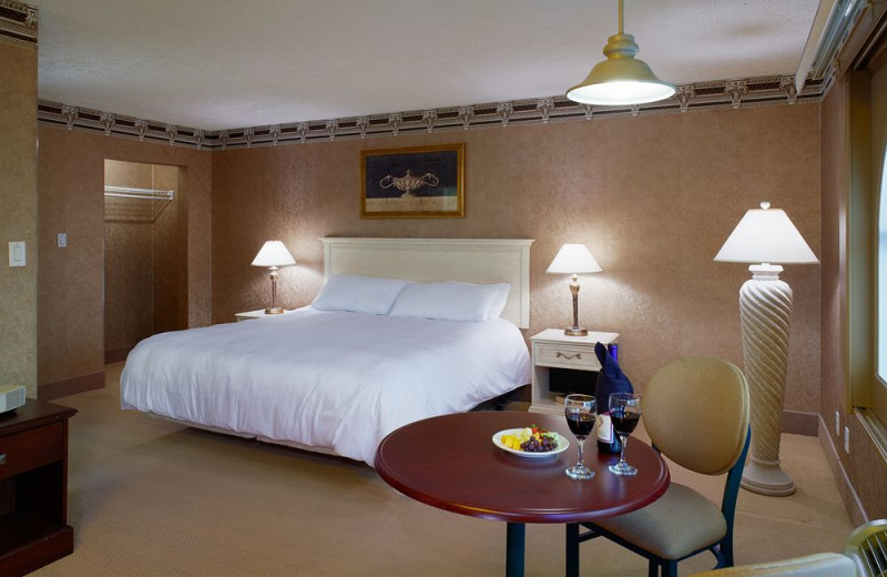 Guest room at Cove Haven Entertainment Resorts.