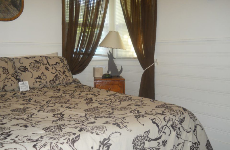 Cottage bedroom at Blue Horizon Lodge.