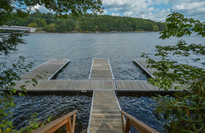 Rental dock at Taylor-Made Deep Creek Vacations.