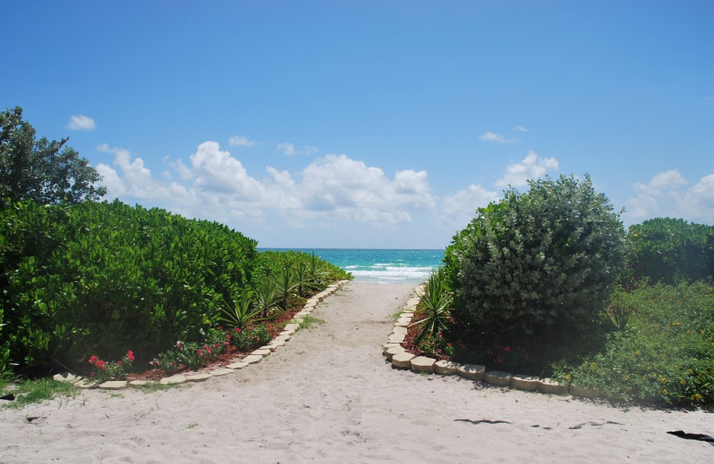 Path to beach at MiaVac.