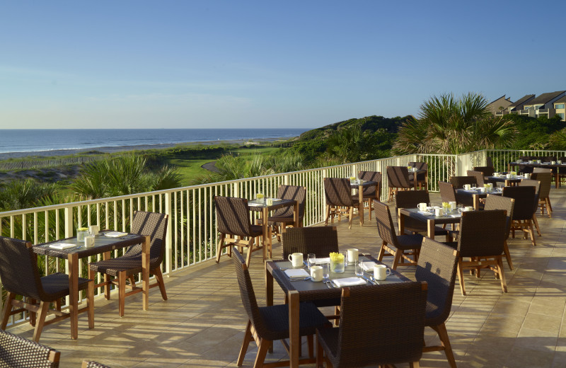 Outdoor dining at Omni Amelia Island Plantation.