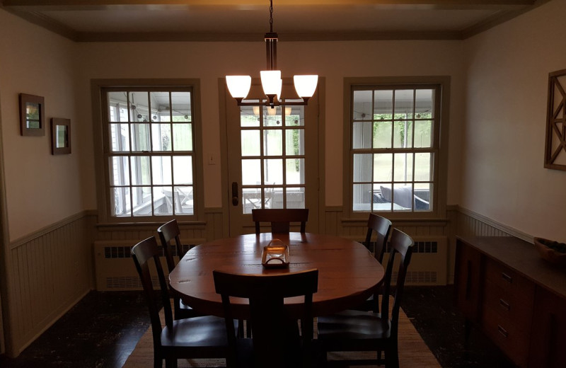 Rental dining room at Door County Vacancies.