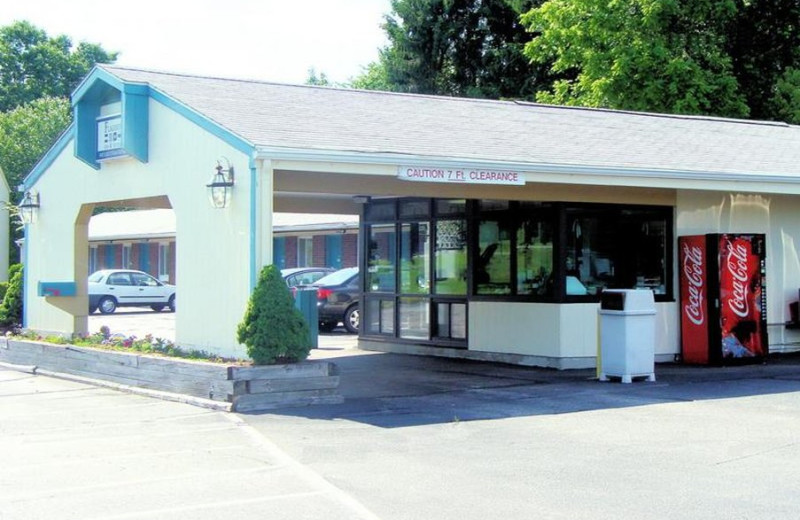 Exterior view of Flagship Inn & Suites.