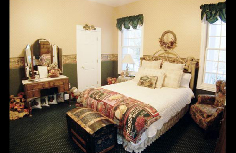 Guest room at Country Place At Cross Roads.