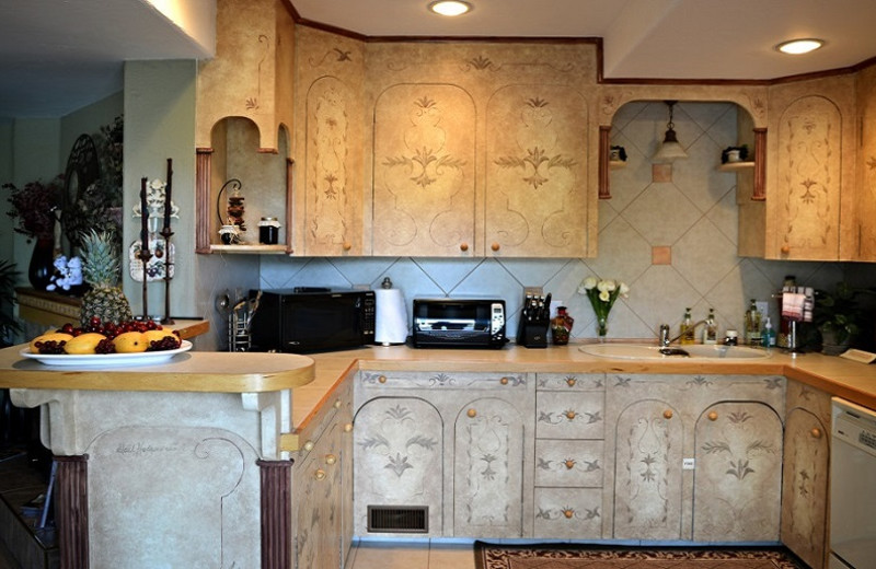 Guest room kitchen at A Vista Villa Couples Retreat.