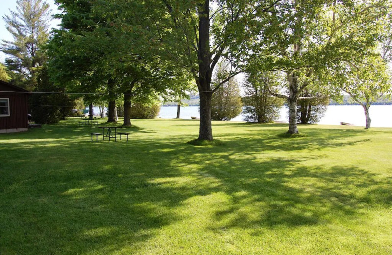 Exterior view of Fisher's Lakeside Cottages.