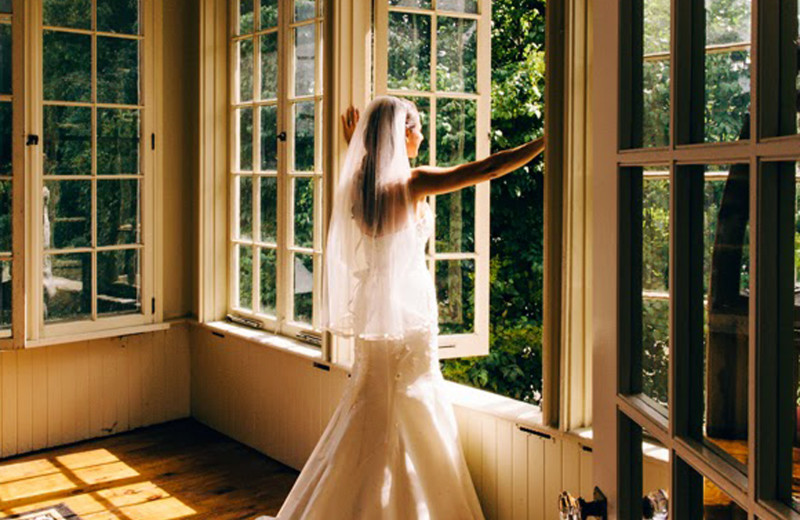 Bride at Cortland Alumni House.