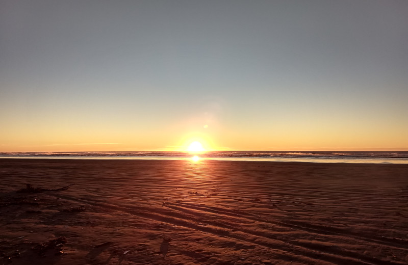 Beach sunset at Beachwood Condos & Resort.