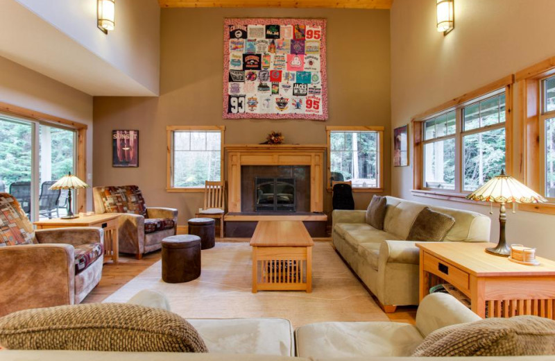 Living room at Olympic Foothills Lodge.