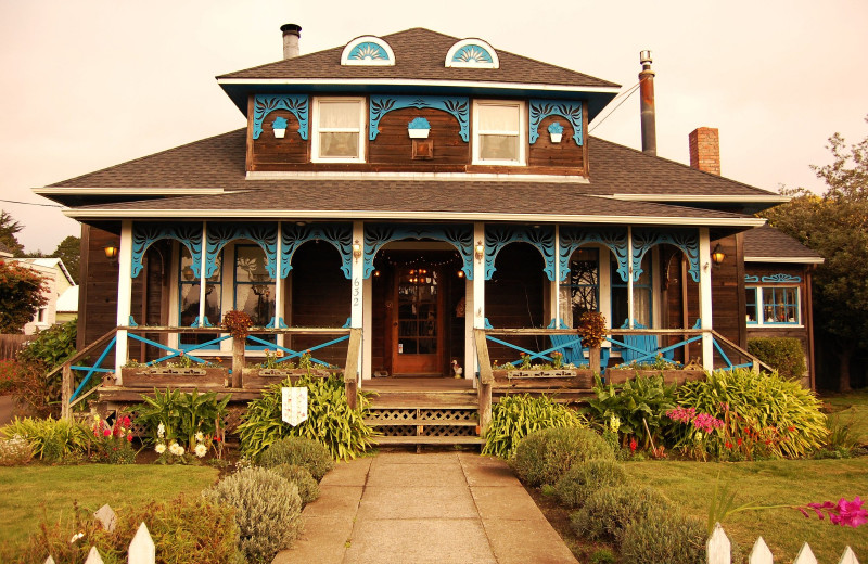 Exterior view of Country Inn.