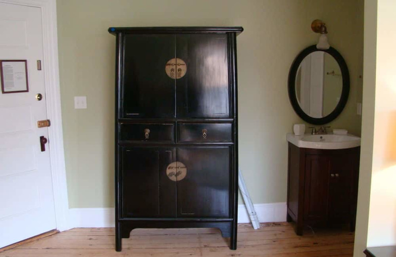 Guest room at Belfast Breeze Inn.