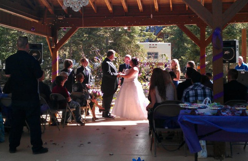 Wedding couple at Pinewoods Resort.