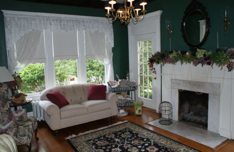 Robin's Nest Bed & Breakfast (Mt Holly, NC) - Resort Reviews