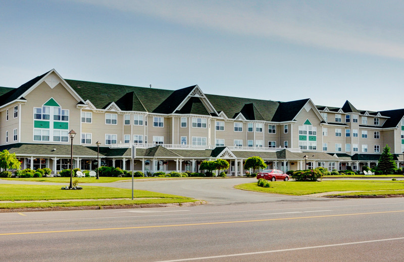 Exterior view of Loyalist Lakeview Resort Summerside.