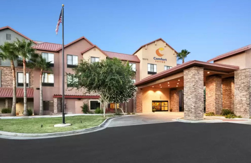 Exterior view of Comfort Suites Goodyear.