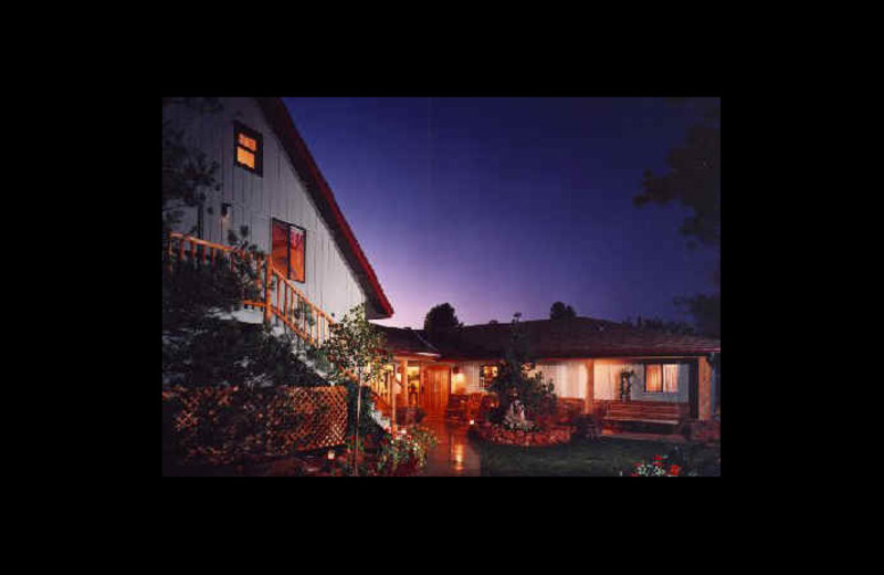 Exterior view of Country Gardens Bed and Breakfast.