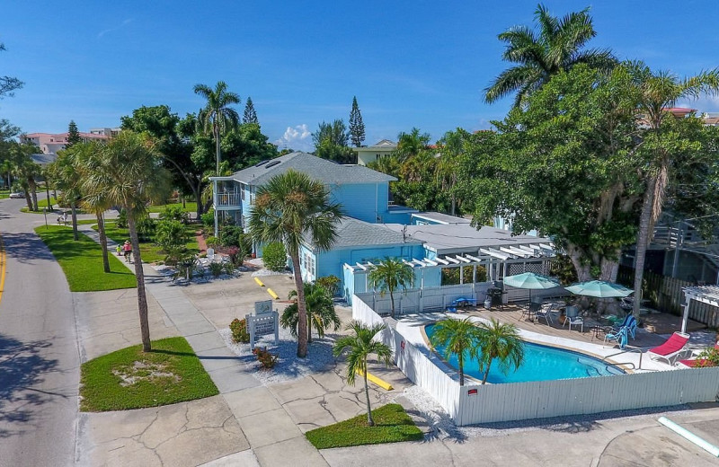 Exterior view of Siesta Key Banyan Tree Resort.