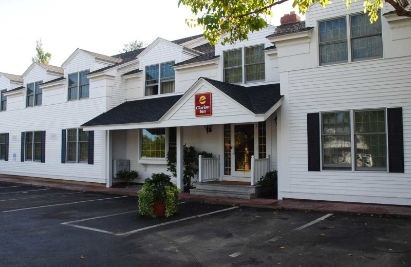 Exterior view of Clarion Carriage House Inn Martha's Vineyard.