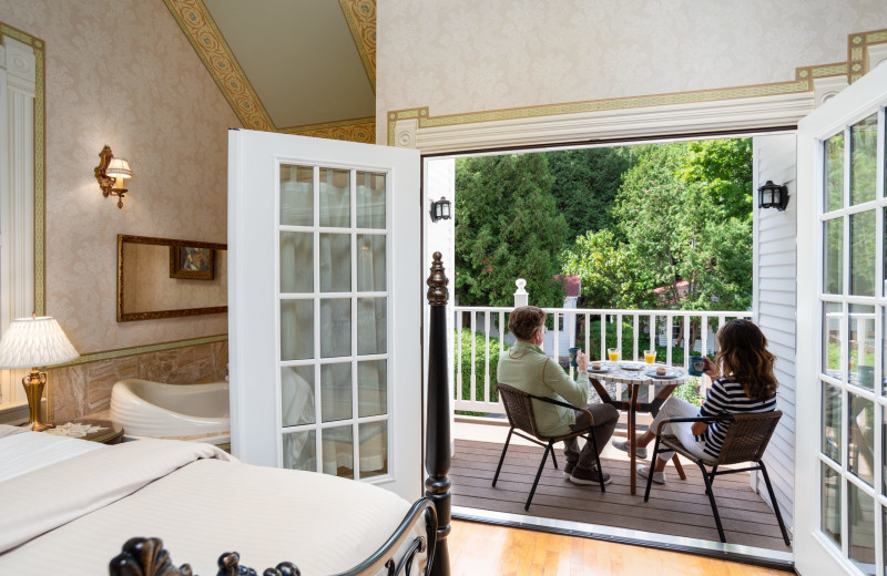 Guest room at Thorp House Inn 