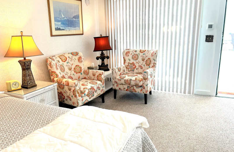 Guest room at Harbour Towne Inn on the Waterfront.