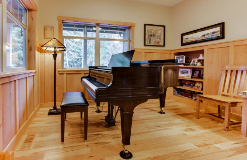 Piano at Olympic Foothills Lodge.