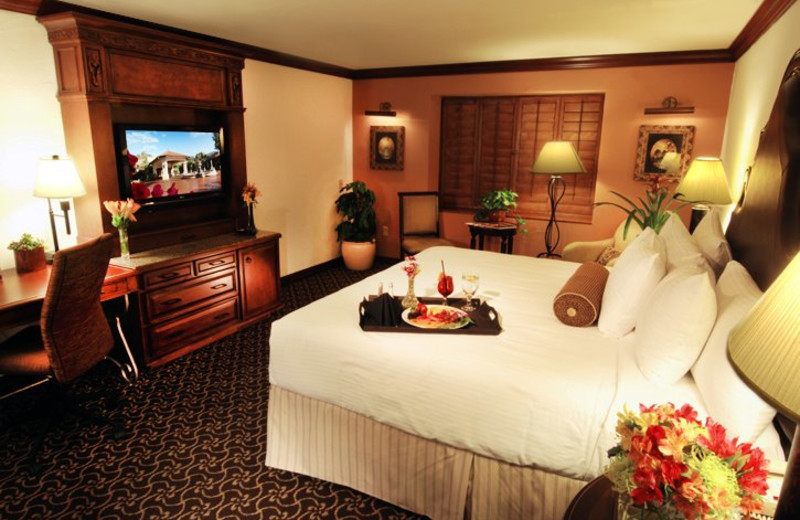 Guest room at Scottsdale Resort & Conference Center.