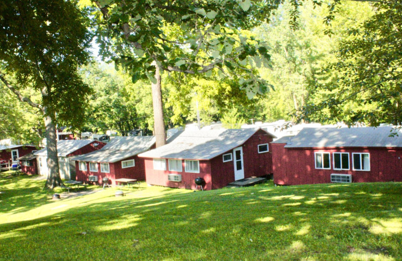 Cabin exterior at Roberds Lake Resort 