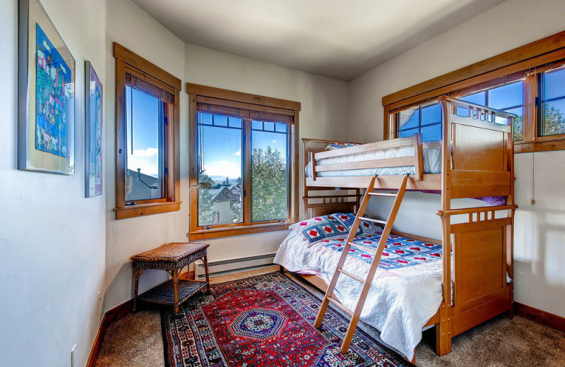 Rental bunk beds at EagleRidge Lodge.