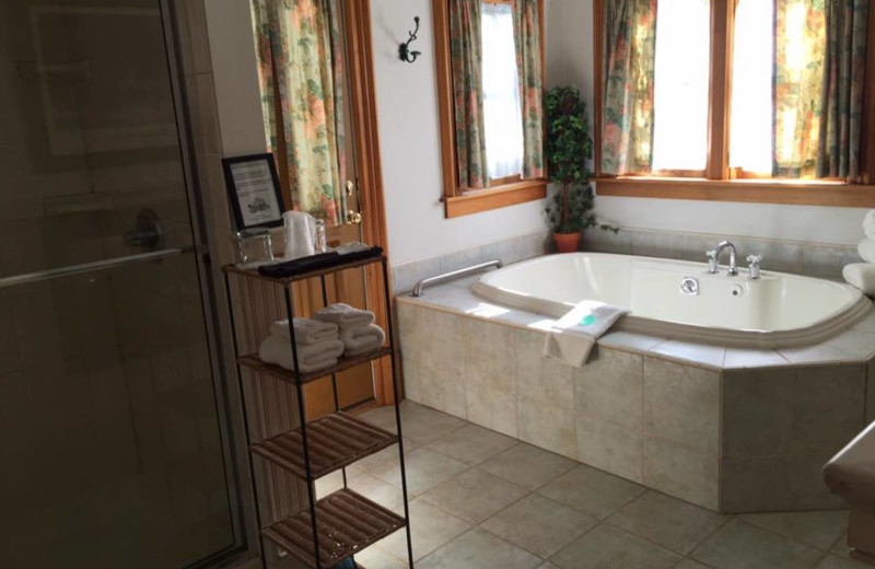 Guest bathroom at White Lace Inn.