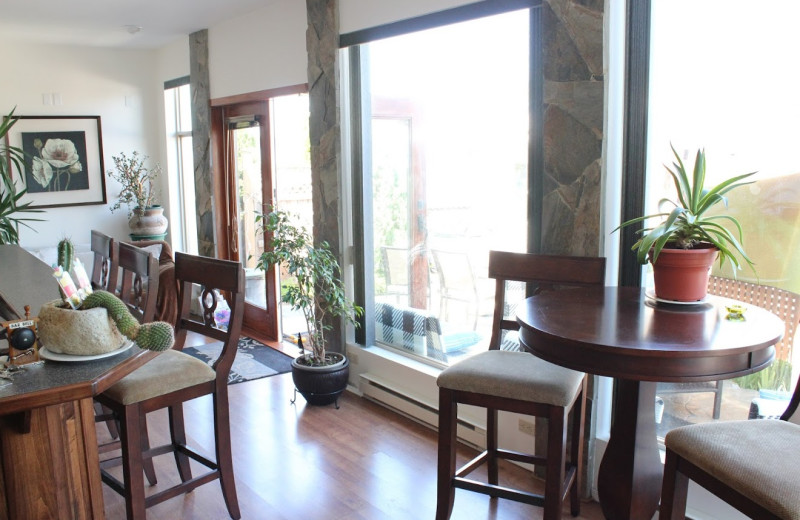 Cottage living room at Shady Shores Beach Resort.