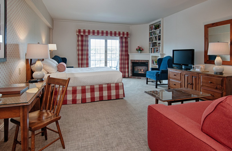 Guest room at Mill Falls at the Lake.